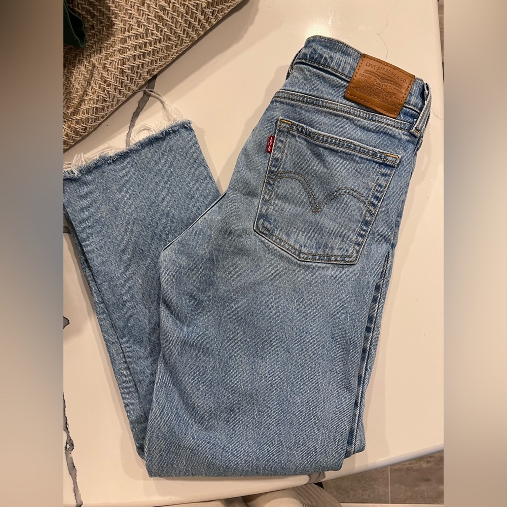 Light Wash Good condition Levi size 26 wedgie fit jeans